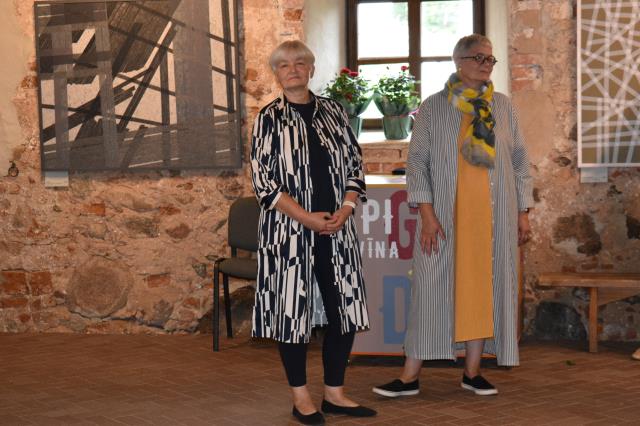 Tekstilmākslinieču Ilonas Linartes-Ružas un Daces Pudānes izstādes "Divruna" atklāšana, 1608.2024.